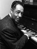 Edward Kennedy Ellington était un pianiste, compositeur et chef d'orchestre américain né le 29 avril 1899 à Washington et mort le 24 mai 1974 à New York.